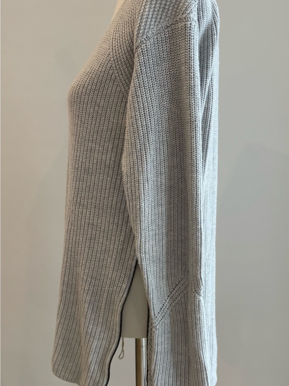 V-Neck Ribbed Knit Women's Sweater with side zippers - Light Gray - Picture 5 of 13
